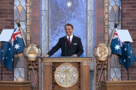 David Miscavige, styreformannen for Religious Technology Center og Scientologi-religionens kirkelige leder stod for innvielsen av den nye Scientologikirke i Melbourne.