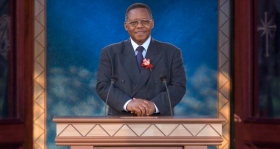 «Jeg synes det er veldig passende at jeg takker Scientologikirken, spesielt Citizens Commission on Human Rights, for å avsløre de verste praksiser innenfor apartheidsystemets psykoterapi behandlinger,» sa Dr. Ben Ngubane, minister for kunst kultur vitenskap og teknologi.