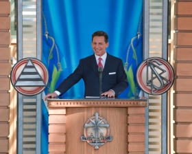 David Miscavige, styreformann i Religious Technology senter og Scientologi religionens kirkelige leder, sto for innvielsen og åpningen av Scientologikirken i Malmø, 4. april 2009.