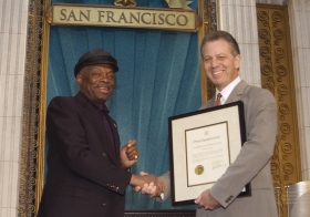 Ved anledningen presenterte San Franciscos ordfører, Willie Brown, kirken med en erklæring som roste den: «For dens innsats med å gjøre byens ’Bay Area’ til et bedre sted for mennesker av alle raser, hudfarger, trosretninger og samfunn.»