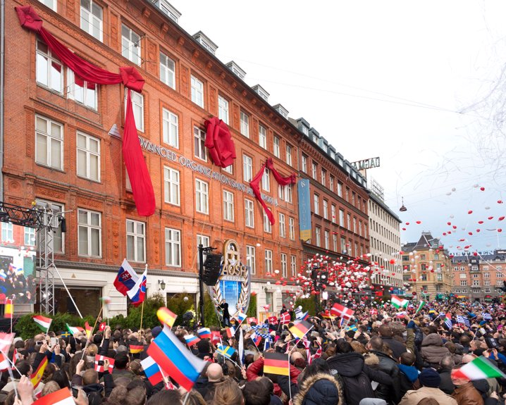 Tusenvis av scientologer fra mer enn 30 land møttes i sentrale København for å feire innvielsen av Ideell Avansert organisasjon og Saint Hill Europa (AOSH EU). AOSH EU er en flerspråklig organisasjon som leverer de avanserte nivåene av Scientologi-Broen til total frihet til alle scientologer på hele kontinentet.